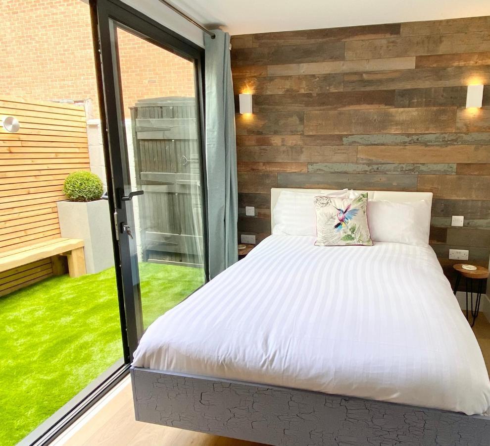 Cloud9 Guest House - By Coastline Retreats - 2 Bedroom Self Contained Garden Flat - Luxury Bath, Netflix, Superfast Wifi, Parking Included Bournemouth Exterior foto